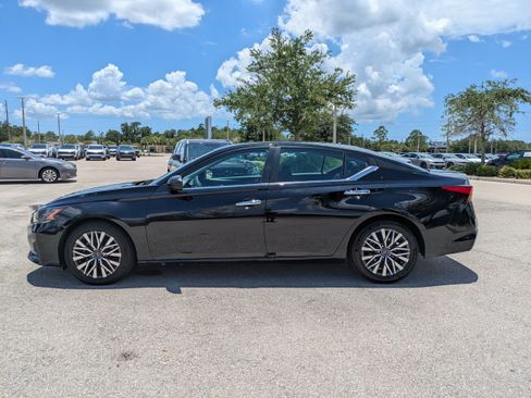 Used 2024 Nissan Altima 2.5 SV FWD image 9