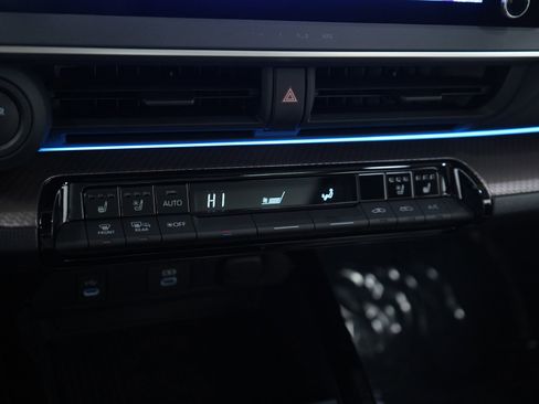 Used 2025 Toyota Prius Limited image 22