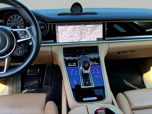 Used 2018 Porsche Panamera 4 AWD/4WD image 9