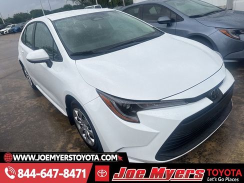 Used 2026 Toyota Corolla LE image 6