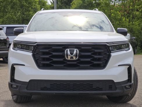 Used 2025 Honda Pilot Sport image 8
