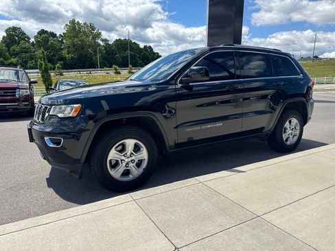 Used 2017 Jeep Grand Cherokee Laredo w/ Quick Order Package 23E AWD/4WD image 8