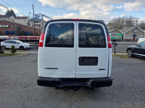 Used 2017 Chevrolet Express 2500 RWD image 6