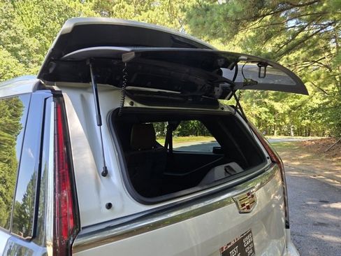 Used 2022 Cadillac Escalade ESV Premium Luxury w/ Performance Package image 25