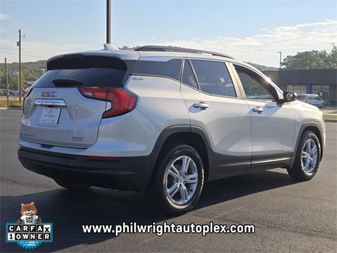 Used 2021 GMC Terrain SLE w/ Driver Convenience Package image 3