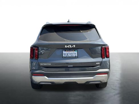 Certified 2025 Kia Sorento S w/ Panoramic Sunroof Package AWD/4WD image 6