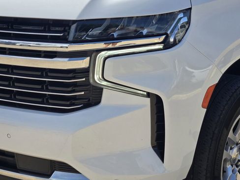 Used 2023 Chevrolet Suburban LT image 7