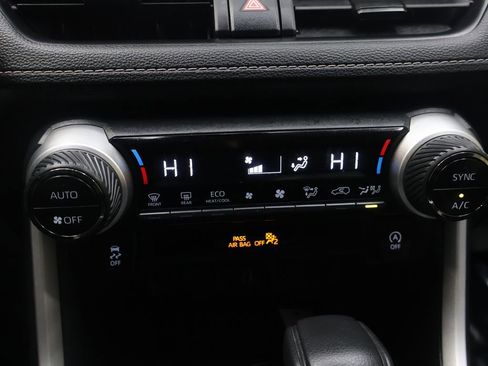Used 2025 Toyota RAV4 XLE AWD/4WD image 23