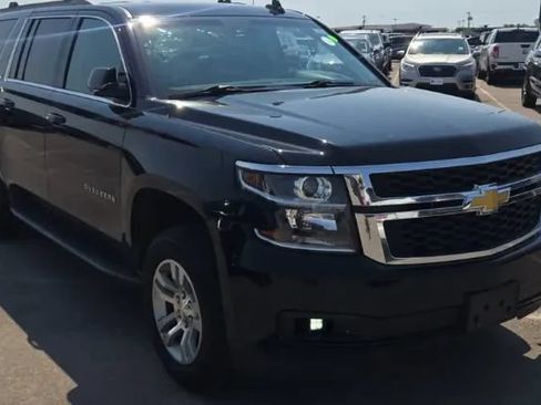 Used 2019 Chevrolet Suburban LT AWD/4WD image 3