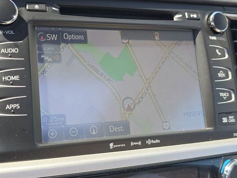 Used 2019 Toyota Highlander XLE image 4