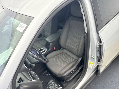 Used 2020 Chevrolet Equinox LT image 11