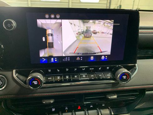 Used 2024 Chevrolet Colorado Z71 w/ Z71 Convenience Package 2 image 5