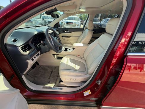 Used 2021 GMC Acadia Denali w/ Denali Technology Package FWD image 6