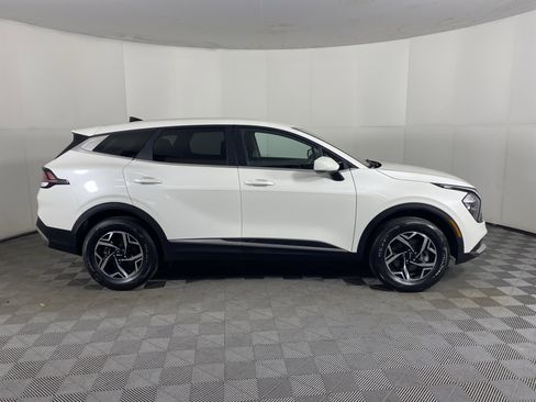 Used 2023 Kia Sportage LX image 7
