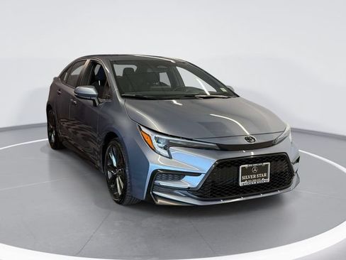 Used 2025 Toyota Corolla SE w/ Convenience Package FWD image 3