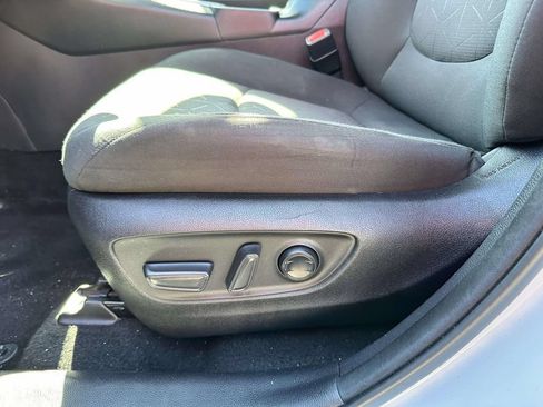 Used 2021 Toyota RAV4 XLE w/ XLE Grade Weather Package AWD/4WD image 10