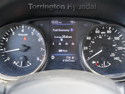 Used 2019 Nissan Rogue SV image 29