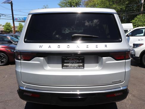 Used 2024 Jeep Wagoneer L Series II w/ Flexible Seating Group AWD/4WD image 4