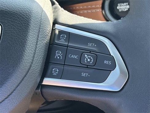 Certified 2024 Jeep Compass Limited image 32