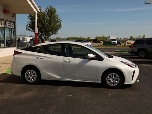 Used 2021 Toyota Prius LE FWD image 4
