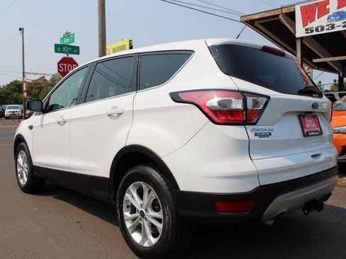 Used 2017 Ford Escape SE AWD/4WD image 5