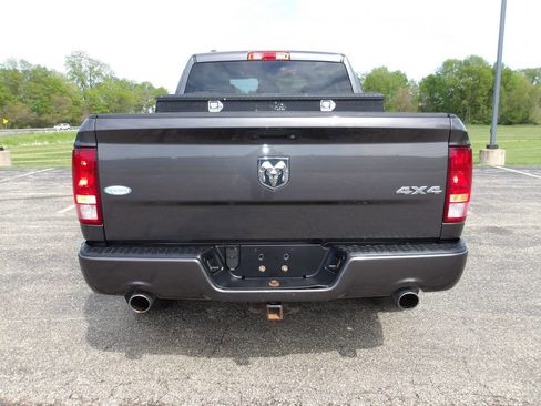 Used 2017 RAM 1500 Express w/ Express Value Package AWD/4WD image 4