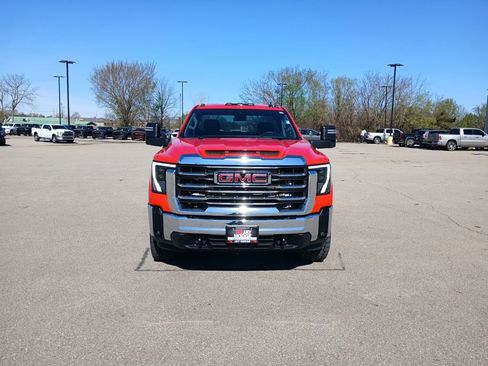 Used 2025 GMC Sierra 3500 SLE image 2