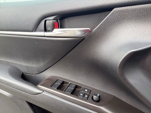 Used 2023 Toyota Camry SE image 14