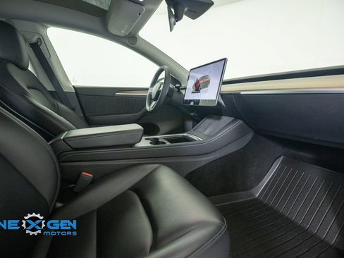 Used 2022 Tesla Model Y Long Range AWD/4WD image 38