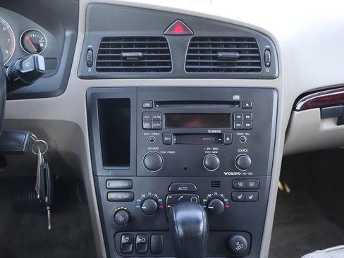 Used 2004 Volvo S60 2.5T image 35