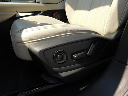 Used 2021 Audi e-tron Premium Plus w/ Premium Plus Package AWD/4WD image 18