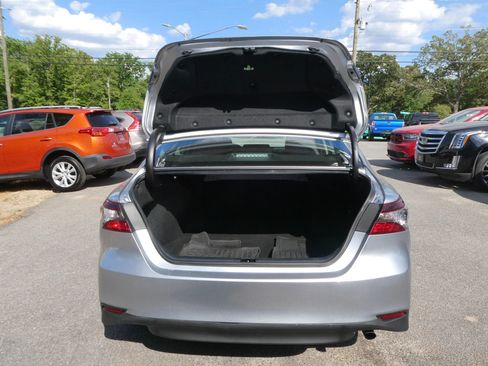Used 2022 Toyota Camry LE image 7