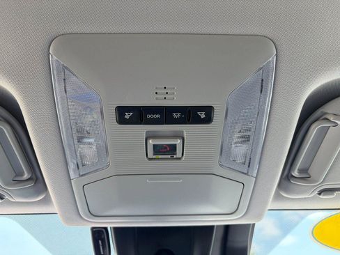 Used 2021 Toyota RAV4 XLE w/ XLE Grade Weather Package AWD/4WD image 17