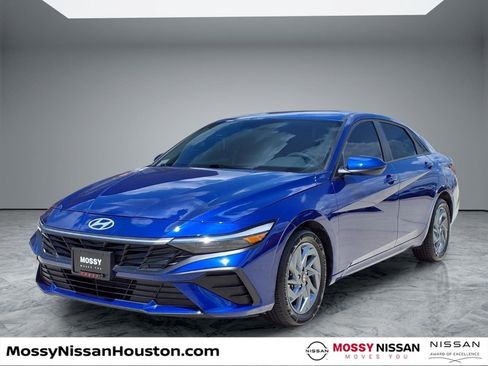 Used 2024 Hyundai Elantra SEL FWD image 4