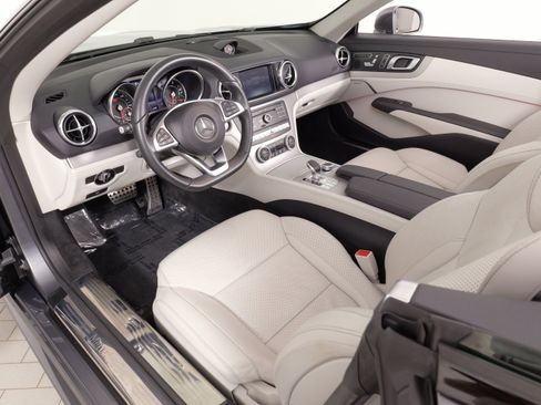 Used 2017 Mercedes-Benz SL 450 image 32