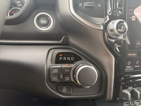 New 2026 RAM 1500 4x4 Crew Cab image 28