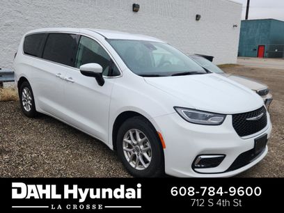 Used 2023 Chrysler Pacifica Touring-L