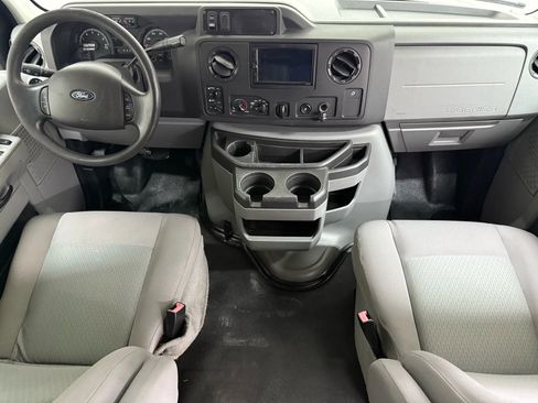 Used 2014 Ford E-150 and Econoline 150 Extended image 2