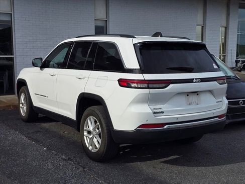 Used 2023 Jeep Grand Cherokee Laredo w/ Trailer Tow Prep Group (B) AWD/4WD image 8