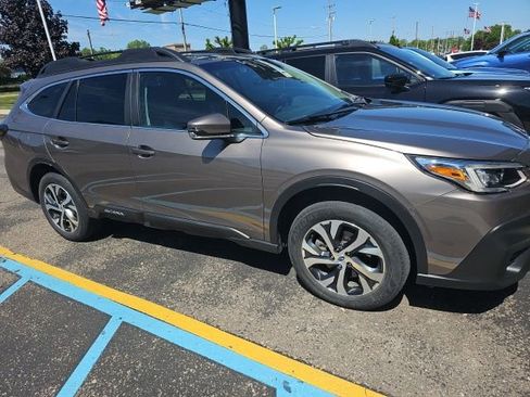 Used 2022 Subaru Outback Limited AWD/4WD image 1