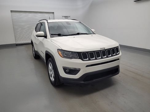 Used 2020 Jeep Compass Latitude w/ Cold Weather Group AWD/4WD image 13