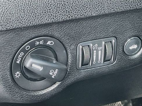 Used 2022 Dodge Charger SXT AWD/4WD image 10