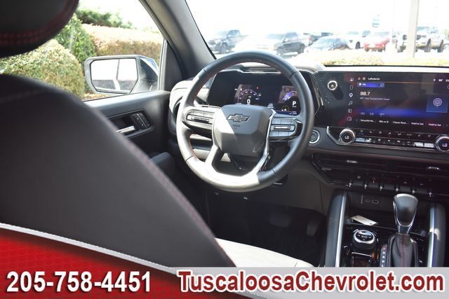 Used 2025 Chevrolet Colorado Z71 w/ Technology Package AWD/4WD image 28