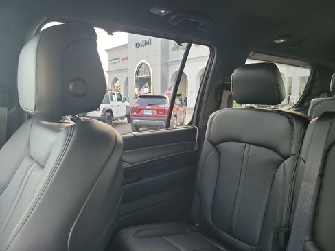 New 2025 Jeep Wagoneer 2WD w/ Convenience Group I image 12