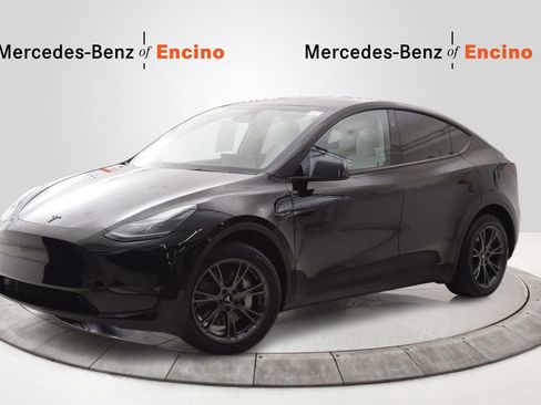 Used 2024 Tesla Model Y Long Range image 1