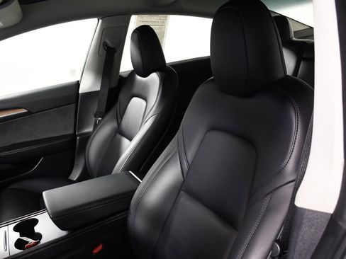 Used 2023 Tesla Model 3 Standard Range image 17