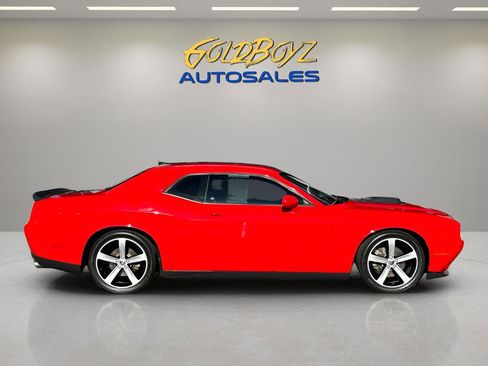 Used 2015 Dodge Challenger R/T image 2