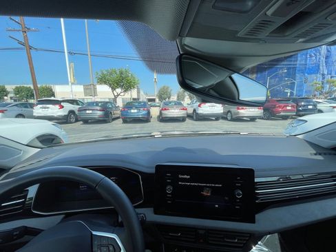 Used 2025 Volkswagen Jetta SE image 33