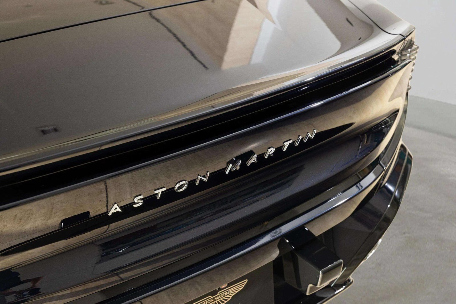 New 2026 Aston Martin Vanquish Convertible RWD image 43