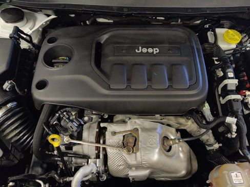 Used 2020 Jeep Cherokee Limited image 30